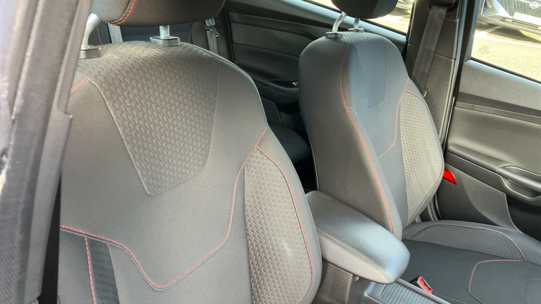 Ford Focus 1.0 EcoBoost 140 ST-Line Navigation 5dr Petrol Hatchback